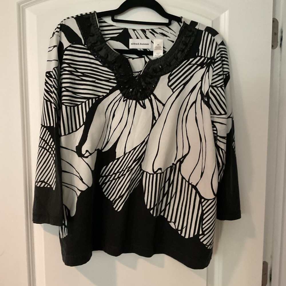 Alfred Dunner Black and White Floral Blouse